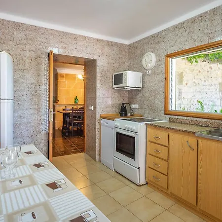 Miquel Hort De'n Bota Villa *