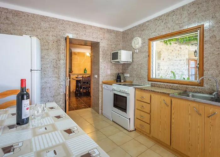 Miquel Hort De'n Bota Villa *