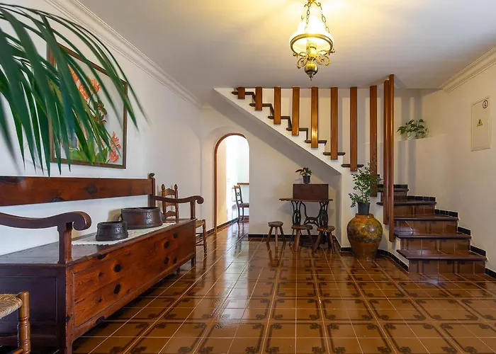 Miquel Hort De'n Bota Villa *